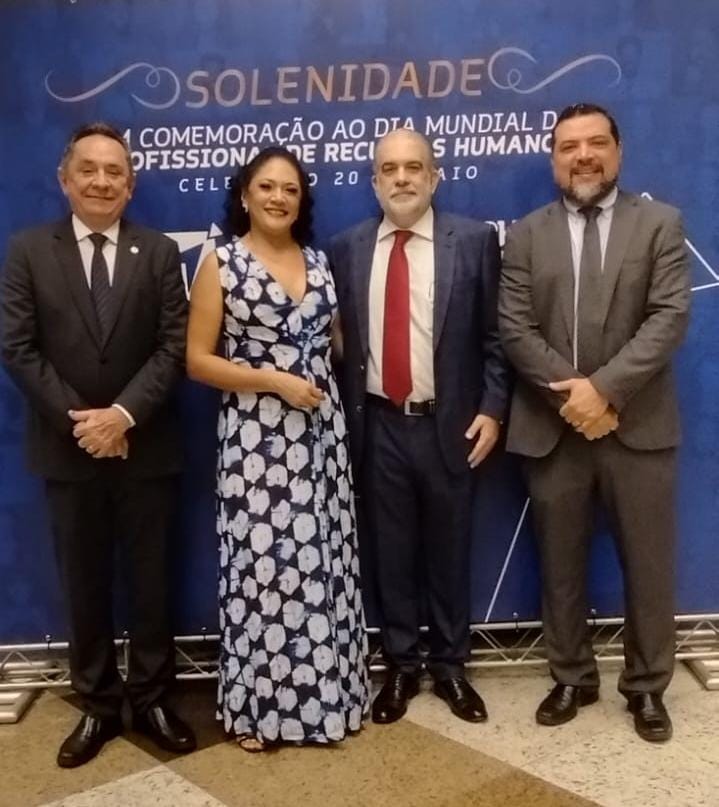 Adm. Rogério Cristino prestigia solenidade ao Dia do Profissional de RH